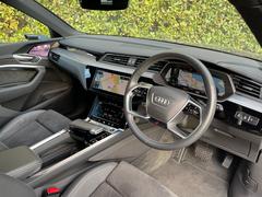 Ａｕｄｉのインテリアはエクステリア同様、優れたデザイン性とクオリティ、そして機能性を兼ね備えております。 6