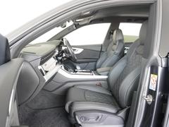 人間工学に基づいて設計されたシートは車のもっているドライビングフィールドを存分にドライバーに伝えてくれるクオリティの高い仕上がりとなっております。 7