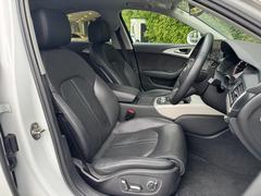 人間工学に基づいて設計されたシートは車のもっているドライビングフィールドを存分にドライバーに伝えてくれるクオリティの高い仕上がりとなっております。 7