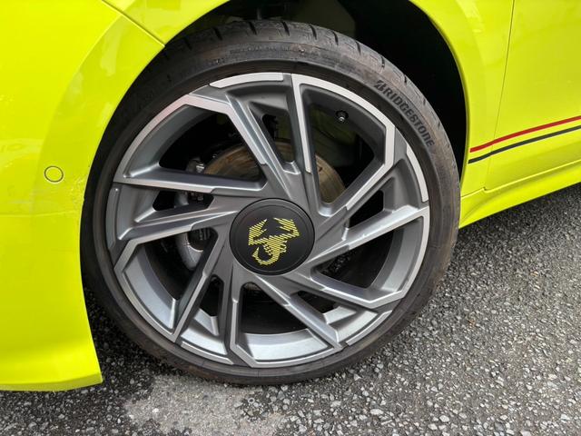 アバルト５００ｅ ツーリズモ　カブリオレ　ＢＥＶ　ワンオーナー　禁煙車　取説記録簿　チャデモ　ナビ　ＥＴＣ２．０　ドライブレコーダー　バックセンサー　前後パーキングセンサーアンドロイドオート＆アップルカープ対応　レーダーブレーキサポート（22枚目）