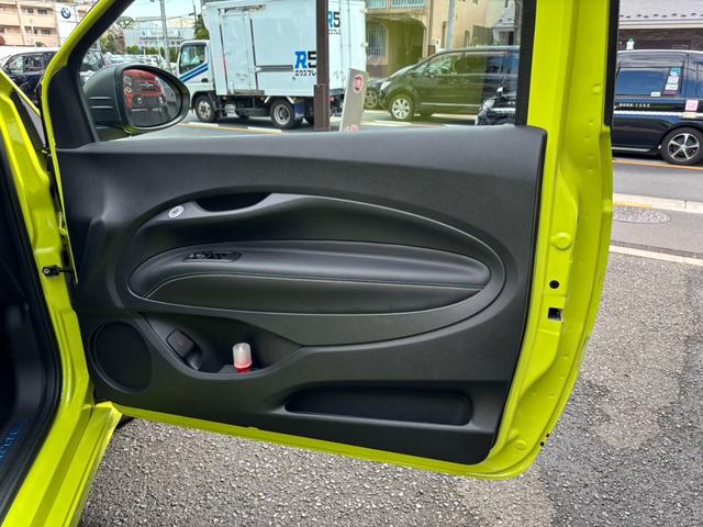 アバルト５００ｅ ツーリズモ　カブリオレ　ＢＥＶ　ワンオーナー　禁煙車　取説記録簿　チャデモ　ナビ　ＥＴＣ２．０　ドライブレコーダー　バックセンサー　前後パーキングセンサーアンドロイドオート＆アップルカープ対応　レーダーブレーキサポート（39枚目）