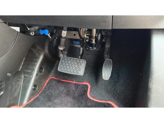 アバルト６９５ コンペティツィオーネ　取説　手帳　スペアキー　禁煙車　オートワイパー　オートライト　サベルトシート　レコードモンツァマムラー　ＥＴＣ　ブレンボキャリパー　当社デモカー　アンドロイドオート＆アップルカープレイ対応（34枚目）