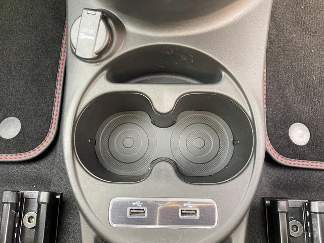 アバルト６９５ エッセエッセ ベースグレード　限定車　ＡＫＲＰＯＶＩＣマフラー　サベルトシート　ＨＩＤ　ヘッドライトウォッシャー　ＥＴＣ　アンドロイドオート＆アップルカープレイ対応　ブレンボ　リアパーキングセンサー（46枚目）