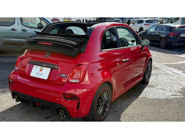 アバルト595C F595C ワンオーナー 禁煙車 カブリオレ マニュアルミッション 専用17インチホイール リアパーキングセンサー オートライト オートワイパー レコードモンツァマフラー バックカメラ フォグライト 2DNNナビ(3枚目)