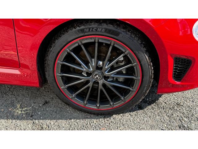 アバルト595C F595C ワンオーナー 禁煙車 カブリオレ マニュアルミッション 専用17インチホイール リアパーキングセンサー オートライト オートワイパー レコードモンツァマフラー バックカメラ フォグライト 2DNNナビ(13枚目)