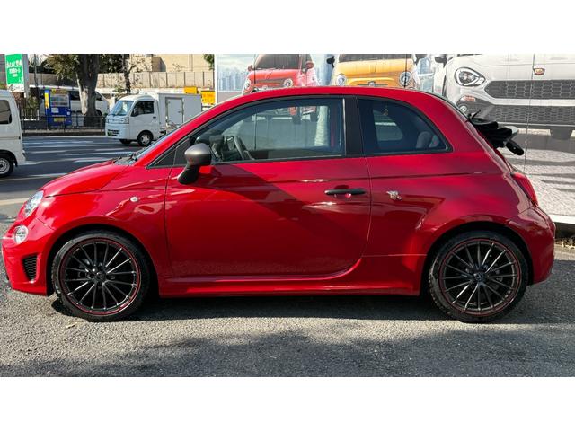 アバルト595C F595C ワンオーナー 禁煙車 カブリオレ マニュアルミッション 専用17インチホイール リアパーキングセンサー オートライト オートワイパー レコードモンツァマフラー バックカメラ フォグライト 2DNNナビ(16枚目)