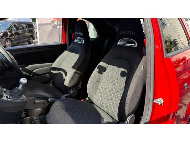 アバルト595C F595C ワンオーナー 禁煙車 カブリオレ マニュアルミッション 専用17インチホイール リアパーキングセンサー オートライト オートワイパー レコードモンツァマフラー バックカメラ フォグライト 2DNNナビ(18枚目)