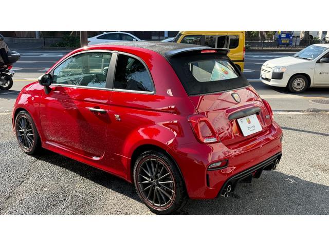 アバルト595C F595C ワンオーナー 禁煙車 カブリオレ マニュアルミッション 専用17インチホイール リアパーキングセンサー オートライト オートワイパー レコードモンツァマフラー バックカメラ フォグライト 2DNNナビ(19枚目)
