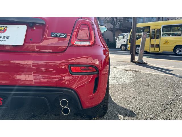 アバルト595C F595C ワンオーナー 禁煙車 カブリオレ マニュアルミッション 専用17インチホイール リアパーキングセンサー オートライト オートワイパー レコードモンツァマフラー バックカメラ フォグライト 2DNNナビ(21枚目)