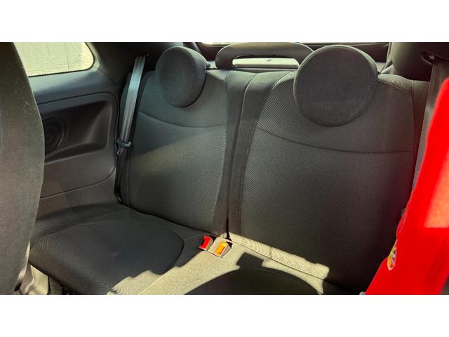 アバルト595C F595C ワンオーナー 禁煙車 カブリオレ マニュアルミッション 専用17インチホイール リアパーキングセンサー オートライト オートワイパー レコードモンツァマフラー バックカメラ フォグライト 2DNNナビ(24枚目)