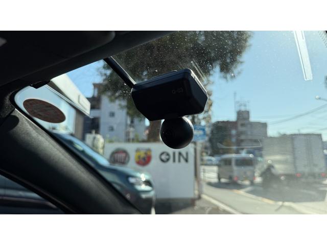 アバルト595C F595C ワンオーナー 禁煙車 カブリオレ マニュアルミッション 専用17インチホイール リアパーキングセンサー オートライト オートワイパー レコードモンツァマフラー バックカメラ フォグライト 2DNNナビ(26枚目)