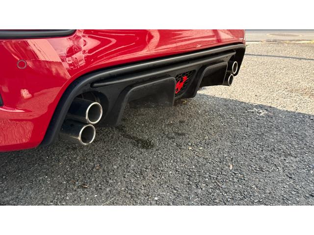 アバルト595C F595C ワンオーナー 禁煙車 カブリオレ マニュアルミッション 専用17インチホイール リアパーキングセンサー オートライト オートワイパー レコードモンツァマフラー バックカメラ フォグライト 2DNNナビ(27枚目)