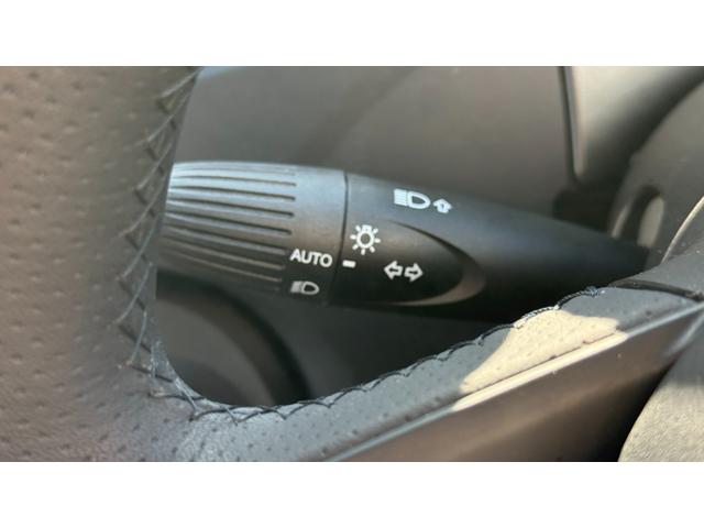 アバルト595C F595C ワンオーナー 禁煙車 カブリオレ マニュアルミッション 専用17インチホイール リアパーキングセンサー オートライト オートワイパー レコードモンツァマフラー バックカメラ フォグライト 2DNNナビ(31枚目)