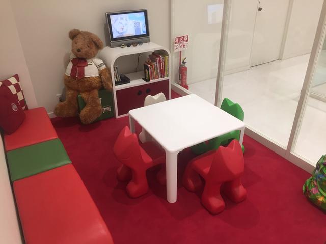 アバルト595C F595C ワンオーナー 禁煙車 カブリオレ マニュアルミッション 専用17インチホイール リアパーキングセンサー オートライト オートワイパー レコードモンツァマフラー バックカメラ フォグライト 2DNNナビ(39枚目)