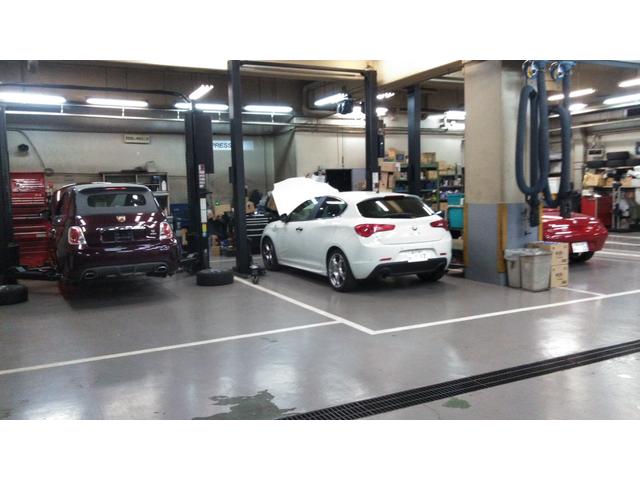 アバルト595C F595C ワンオーナー 禁煙車 カブリオレ マニュアルミッション 専用17インチホイール リアパーキングセンサー オートライト オートワイパー レコードモンツァマフラー バックカメラ フォグライト 2DNNナビ(42枚目)