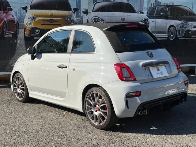 アバルト６９５Ｃ ツーリズモ　ワンオーナー　取説　記録簿　スペアキー　ＨＩＤ　リアパーキングセンサー　レインセンサー　アンドロイドオート＆アップルカープレイ対応　ドライブレコーダー前後　レザーシート　ドリルドローター（10枚目）