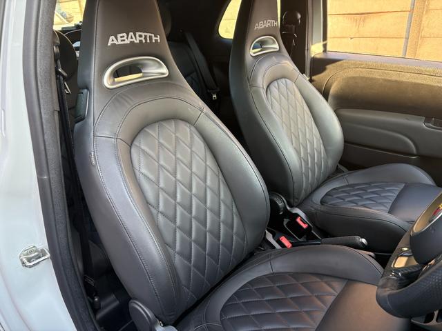 アバルト６９５Ｃ ツーリズモ　ワンオーナー　取説　記録簿　スペアキー　ＨＩＤ　リアパーキングセンサー　レインセンサー　アンドロイドオート＆アップルカープレイ対応　ドライブレコーダー前後　レザーシート　ドリルドローター（15枚目）