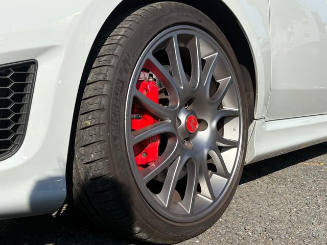 アバルト６９５Ｃ ツーリズモ　ワンオーナー　取説　記録簿　スペアキー　ＨＩＤ　リアパーキングセンサー　レインセンサー　アンドロイドオート＆アップルカープレイ対応　ドライブレコーダー前後　レザーシート　ドリルドローター（17枚目）