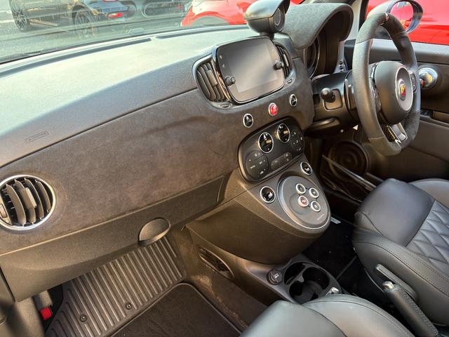 アバルト６９５Ｃ ツーリズモ　ワンオーナー　取説　記録簿　スペアキー　ＨＩＤ　リアパーキングセンサー　レインセンサー　アンドロイドオート＆アップルカープレイ対応　ドライブレコーダー前後　レザーシート　ドリルドローター（18枚目）