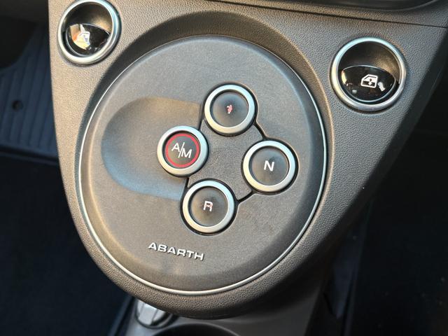 アバルト６９５Ｃ ツーリズモ　ワンオーナー　取説　記録簿　スペアキー　ＨＩＤ　リアパーキングセンサー　レインセンサー　アンドロイドオート＆アップルカープレイ対応　ドライブレコーダー前後　レザーシート　ドリルドローター（23枚目）