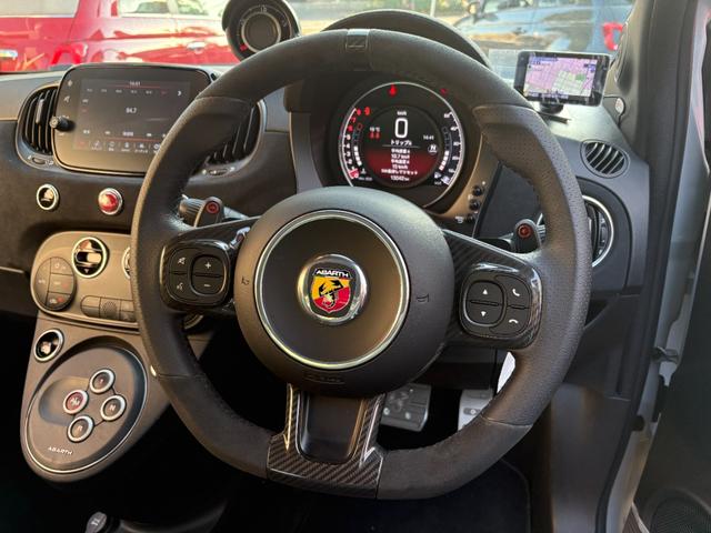 アバルト６９５Ｃ ツーリズモ　ワンオーナー　取説　記録簿　スペアキー　ＨＩＤ　リアパーキングセンサー　レインセンサー　アンドロイドオート＆アップルカープレイ対応　ドライブレコーダー前後　レザーシート　ドリルドローター（24枚目）