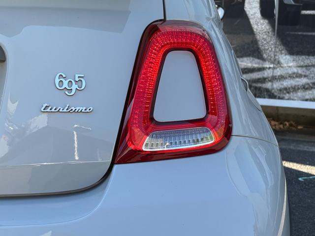 アバルト６９５Ｃ ツーリズモ　ワンオーナー　取説　記録簿　スペアキー　ＨＩＤ　リアパーキングセンサー　レインセンサー　アンドロイドオート＆アップルカープレイ対応　ドライブレコーダー前後　レザーシート　ドリルドローター（25枚目）