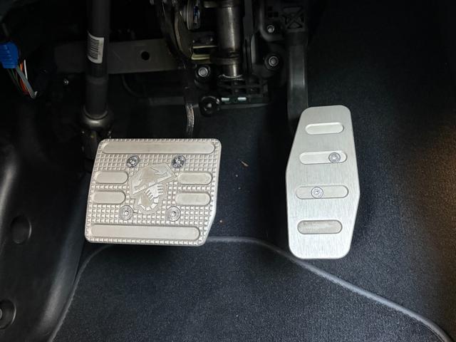 アバルト６９５Ｃ ツーリズモ　ワンオーナー　取説　記録簿　スペアキー　ＨＩＤ　リアパーキングセンサー　レインセンサー　アンドロイドオート＆アップルカープレイ対応　ドライブレコーダー前後　レザーシート　ドリルドローター（28枚目）