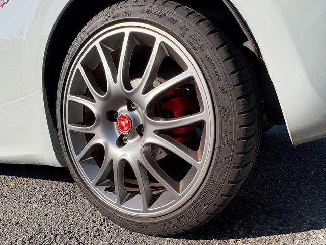 アバルト６９５Ｃ ツーリズモ　ワンオーナー　取説　記録簿　スペアキー　ＨＩＤ　リアパーキングセンサー　レインセンサー　アンドロイドオート＆アップルカープレイ対応　ドライブレコーダー前後　レザーシート　ドリルドローター（33枚目）