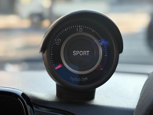 アバルト６９５Ｃ ツーリズモ　ワンオーナー　取説　記録簿　スペアキー　ＨＩＤ　リアパーキングセンサー　レインセンサー　アンドロイドオート＆アップルカープレイ対応　ドライブレコーダー前後　レザーシート　ドリルドローター（34枚目）