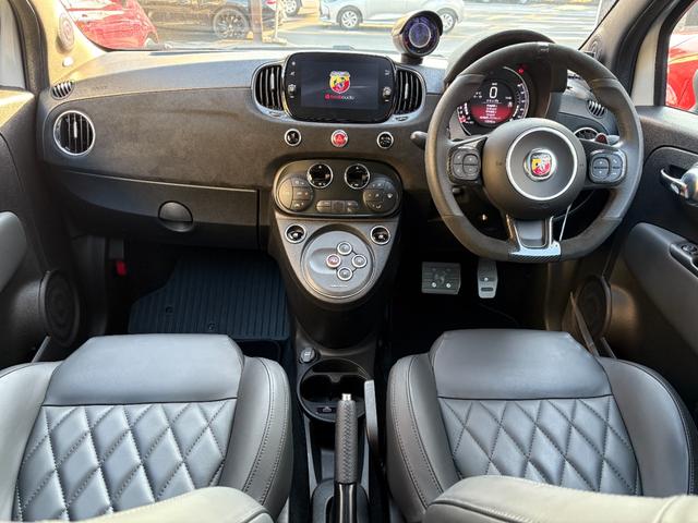 アバルト６９５Ｃ ツーリズモ　ワンオーナー　取説　記録簿　スペアキー　ＨＩＤ　リアパーキングセンサー　レインセンサー　アンドロイドオート＆アップルカープレイ対応　ドライブレコーダー前後　レザーシート　ドリルドローター（35枚目）