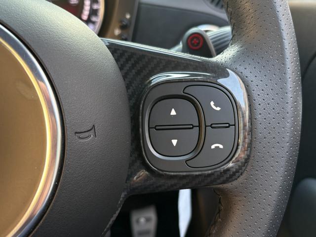 アバルト６９５Ｃ ツーリズモ　ワンオーナー　取説　記録簿　スペアキー　ＨＩＤ　リアパーキングセンサー　レインセンサー　アンドロイドオート＆アップルカープレイ対応　ドライブレコーダー前後　レザーシート　ドリルドローター（39枚目）