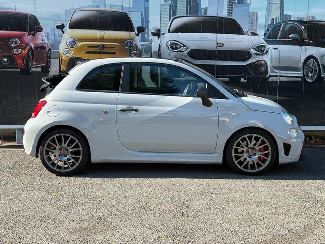 アバルト６９５Ｃ ツーリズモ　ワンオーナー　取説　記録簿　スペアキー　ＨＩＤ　リアパーキングセンサー　レインセンサー　アンドロイドオート＆アップルカープレイ対応　ドライブレコーダー前後　レザーシート　ドリルドローター（44枚目）