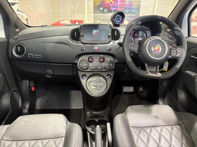 アバルト６９５Ｃ ツーリズモ　当社社用車　ブレンボ　レコードモンツァ　オートワイパー　オートライト　リアパーキングセンサー　ＥＴＣ　７インチＵコネクトオーディオ（アンドロイドオート＆アップルカープレイ）　スペアキー（12枚目）