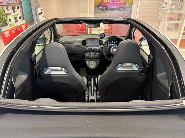 アバルト６９５Ｃ ツーリズモ　当社社用車　ブレンボ　レコードモンツァ　オートワイパー　オートライト　リアパーキングセンサー　ＥＴＣ　７インチＵコネクトオーディオ（アンドロイドオート＆アップルカープレイ）　スペアキー（15枚目）