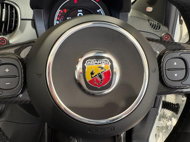 アバルト６９５Ｃ ツーリズモ　当社社用車　ブレンボ　レコードモンツァ　オートワイパー　オートライト　リアパーキングセンサー　ＥＴＣ　７インチＵコネクトオーディオ（アンドロイドオート＆アップルカープレイ）　スペアキー（18枚目）
