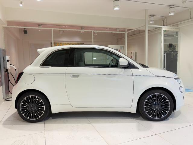 ５００ｅ アイコン　デモカー登録車両　ガラスルーフ　エコレザーシート（6枚目）