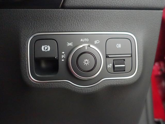 GLAクラス GLA200 d 4MATIC AMGラインパッケージ AMGレザーエクスクルーシブパッケージ アドバンスドパッケージ Bluetooth接続 ETC LEDヘッドライト TV アイドリングストップ クルーズコントロール(29枚目)