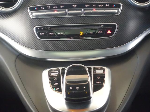 Ｖクラス Ｖ２２０　ｄ　スポーツ　ロング　３列シート　Ｂｌｕｅｔｏｏｔｈ接続　ＣＤ　ＤＶＤ再生　ＥＴＣ　ＬＥＤヘッドライト　ＴＶ　アイドリングストップ　ウオークスルー　クルーズコントロール　サイドカメラ　サンルーフ・ガラスルーフ（13枚目）