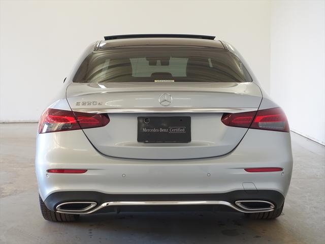 ヤナセの中古車は、すべて第三者検査専門機関（ＡＩＳ）によって、内外装から機関にいたるまで公正かつ厳正に検査されます。検査後、経験豊富なスタッフが、記録簿の確認、ＣＰＵ診断テストなどを実施いたします。