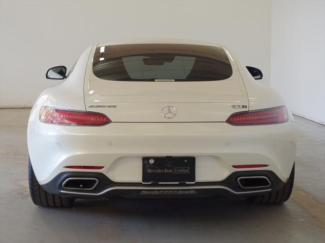 ヤナセの中古車は、すべて第三者検査専門機関（ＡＩＳ）によって、内外装から機関にいたるまで公正かつ厳正に検査されます。検査後、経験豊富なスタッフが、記録簿の確認、ＣＰＵ診断テストなどを実施いたします。