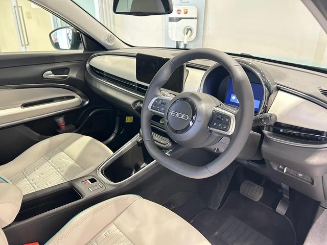 ６００ｅ ラ　プリマ　政欽定中古車　弊社デモカー車両　デジタルインナーミラー　ドライブレコーダー　ＥＴＣ　純正ナビ搭載　ＡｐｐｌｅｃａｒＰｌａｙ＆Ａｎｄｒｏｉｄａｕｔｏ対応　ハンズフリーパワーテールゲート　オンボード充電可（10枚目）