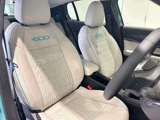 ６００ｅ ラ　プリマ　政欽定中古車　弊社デモカー車両　デジタルインナーミラー　ドライブレコーダー　ＥＴＣ　純正ナビ搭載　ＡｐｐｌｅｃａｒＰｌａｙ＆Ａｎｄｒｏｉｄａｕｔｏ対応　ハンズフリーパワーテールゲート　オンボード充電可（11枚目）