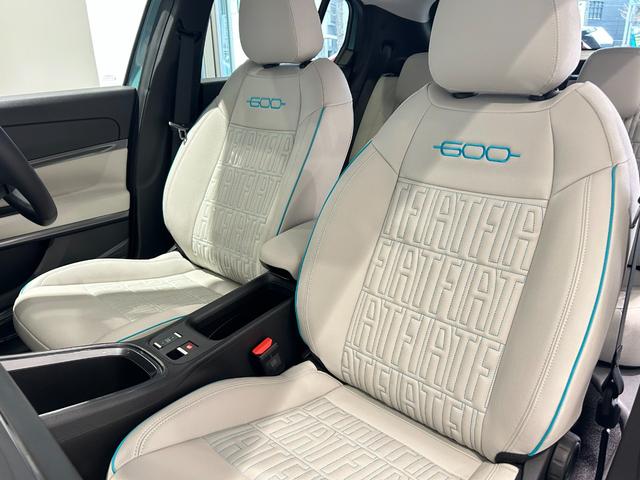 ６００ｅ ラ　プリマ　政欽定中古車　弊社デモカー車両　デジタルインナーミラー　ドライブレコーダー　ＥＴＣ　純正ナビ搭載　ＡｐｐｌｅｃａｒＰｌａｙ＆Ａｎｄｒｏｉｄａｕｔｏ対応　ハンズフリーパワーテールゲート　オンボード充電可（13枚目）