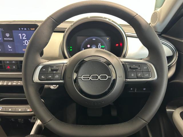 ６００ｅ ラ　プリマ　政欽定中古車　弊社デモカー車両　デジタルインナーミラー　ドライブレコーダー　ＥＴＣ　純正ナビ搭載　ＡｐｐｌｅｃａｒＰｌａｙ＆Ａｎｄｒｏｉｄａｕｔｏ対応　ハンズフリーパワーテールゲート　オンボード充電可（15枚目）