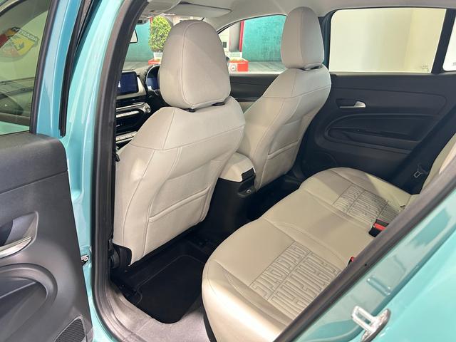 ６００ｅ ラ　プリマ　政欽定中古車　弊社デモカー車両　デジタルインナーミラー　ドライブレコーダー　ＥＴＣ　純正ナビ搭載　ＡｐｐｌｅｃａｒＰｌａｙ＆Ａｎｄｒｏｉｄａｕｔｏ対応　ハンズフリーパワーテールゲート　オンボード充電可（41枚目）