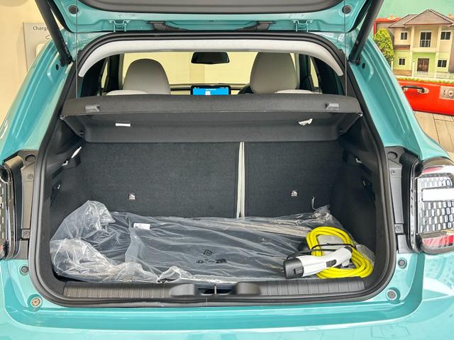 ６００ｅ ラ　プリマ　政欽定中古車　弊社デモカー車両　デジタルインナーミラー　ドライブレコーダー　ＥＴＣ　純正ナビ搭載　ＡｐｐｌｅｃａｒＰｌａｙ＆Ａｎｄｒｏｉｄａｕｔｏ対応　ハンズフリーパワーテールゲート　オンボード充電可（45枚目）