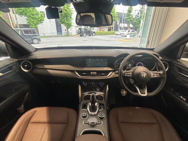 ステルヴィオ 　２．２　ターボ　ディーゼル　Ｑ４　ＴＩ　革シート　ＡｐｐｌｅＣａｒＰｌａｙ　バックカメラ　禁煙車　４ＷＤ　タンレザーシート　認定中古車　ヴェスヴィオグレーメタリック（8枚目）
