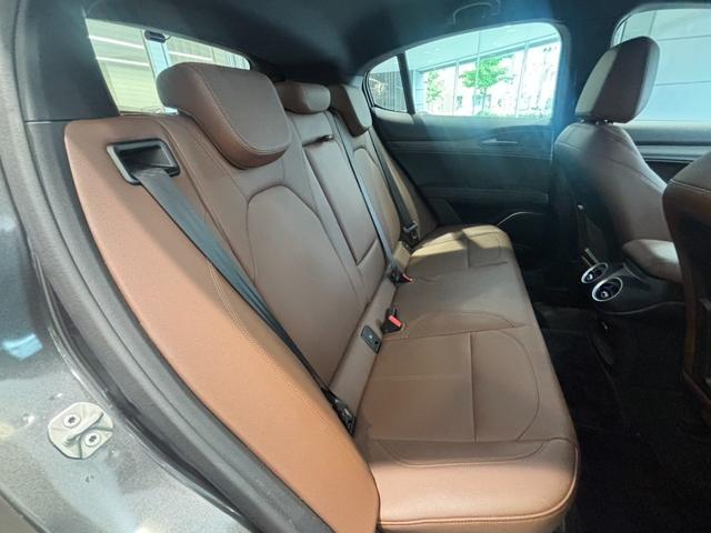 ステルヴィオ 　２．２　ターボ　ディーゼル　Ｑ４　ＴＩ　革シート　ＡｐｐｌｅＣａｒＰｌａｙ　バックカメラ　禁煙車　４ＷＤ　タンレザーシート　認定中古車　ヴェスヴィオグレーメタリック（22枚目）