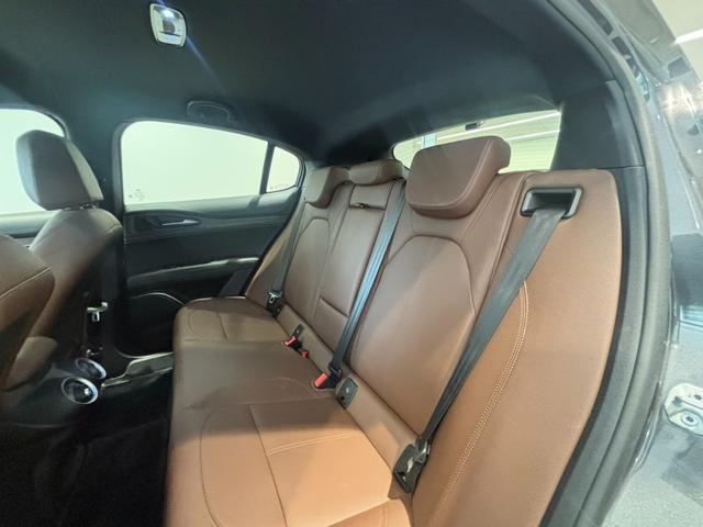 ステルヴィオ 　２．２　ターボ　ディーゼル　Ｑ４　ＴＩ　革シート　ＡｐｐｌｅＣａｒＰｌａｙ　バックカメラ　禁煙車　４ＷＤ　タンレザーシート　認定中古車　ヴェスヴィオグレーメタリック（26枚目）