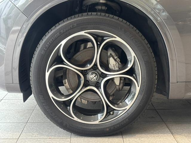 ステルヴィオ 　２．２　ターボ　ディーゼル　Ｑ４　ＴＩ　革シート　ＡｐｐｌｅＣａｒＰｌａｙ　バックカメラ　禁煙車　４ＷＤ　タンレザーシート　認定中古車　ヴェスヴィオグレーメタリック（36枚目）